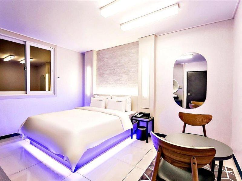 Ballantine Business Hotel Gwangju Metropolitan City Bagian luar foto