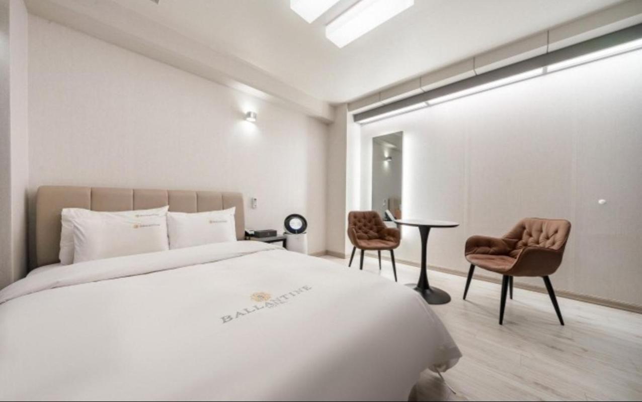 Ballantine Business Hotel Gwangju Metropolitan City Bagian luar foto