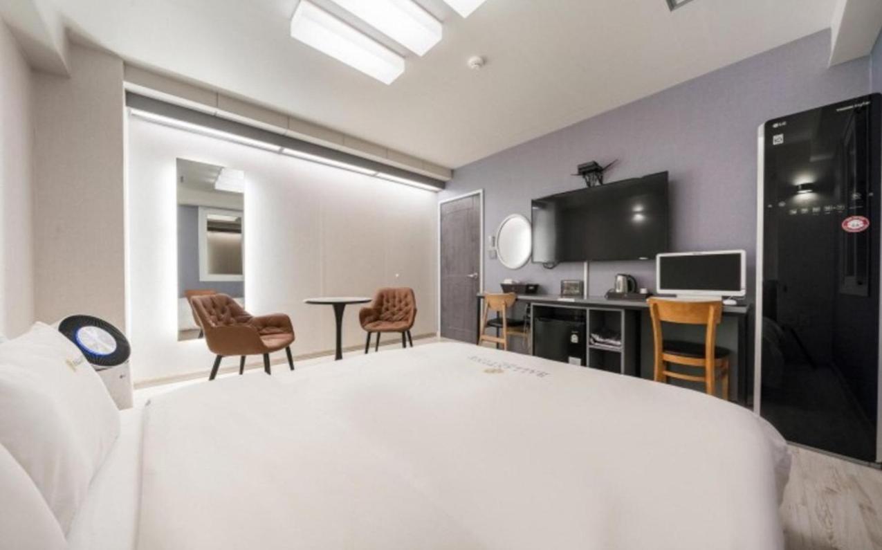 Ballantine Business Hotel Gwangju Metropolitan City Bagian luar foto