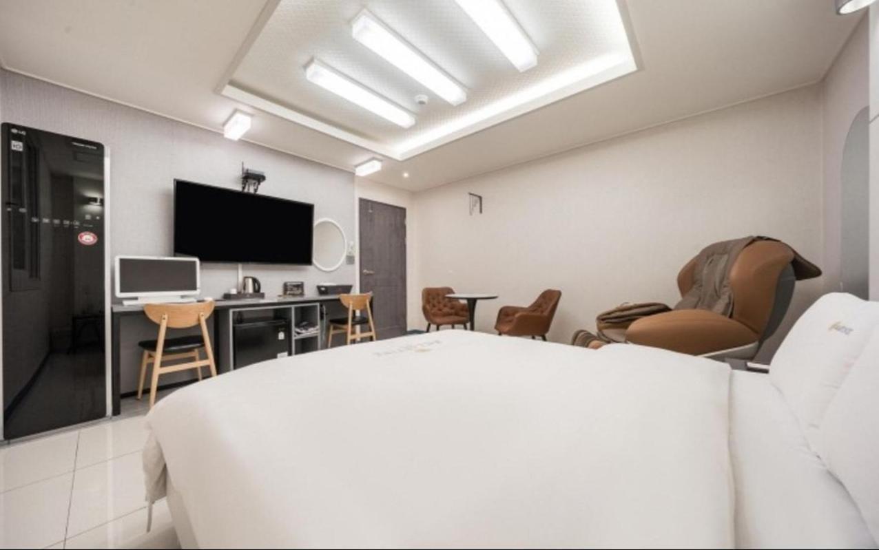 Ballantine Business Hotel Gwangju Metropolitan City Bagian luar foto