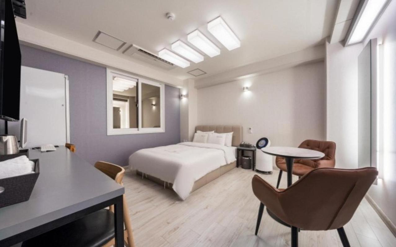 Ballantine Business Hotel Gwangju Metropolitan City Bagian luar foto
