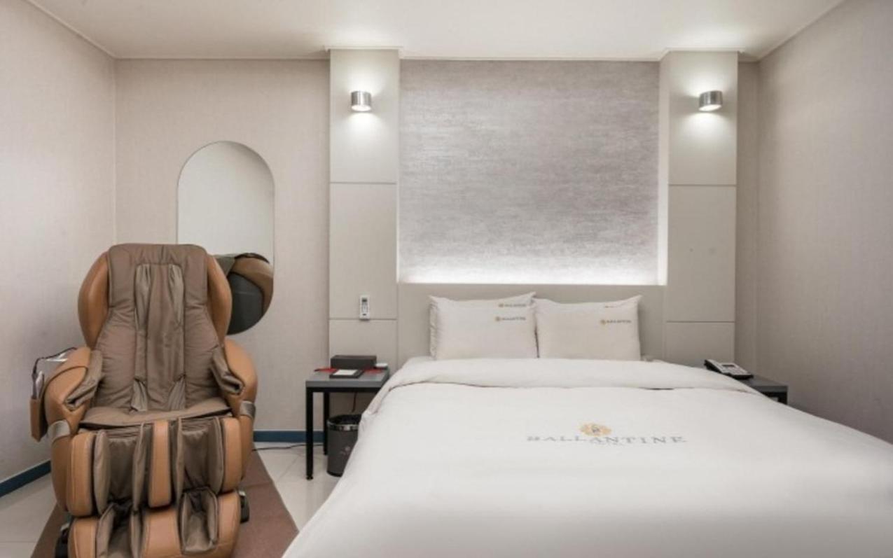 Ballantine Business Hotel Gwangju Metropolitan City Bagian luar foto