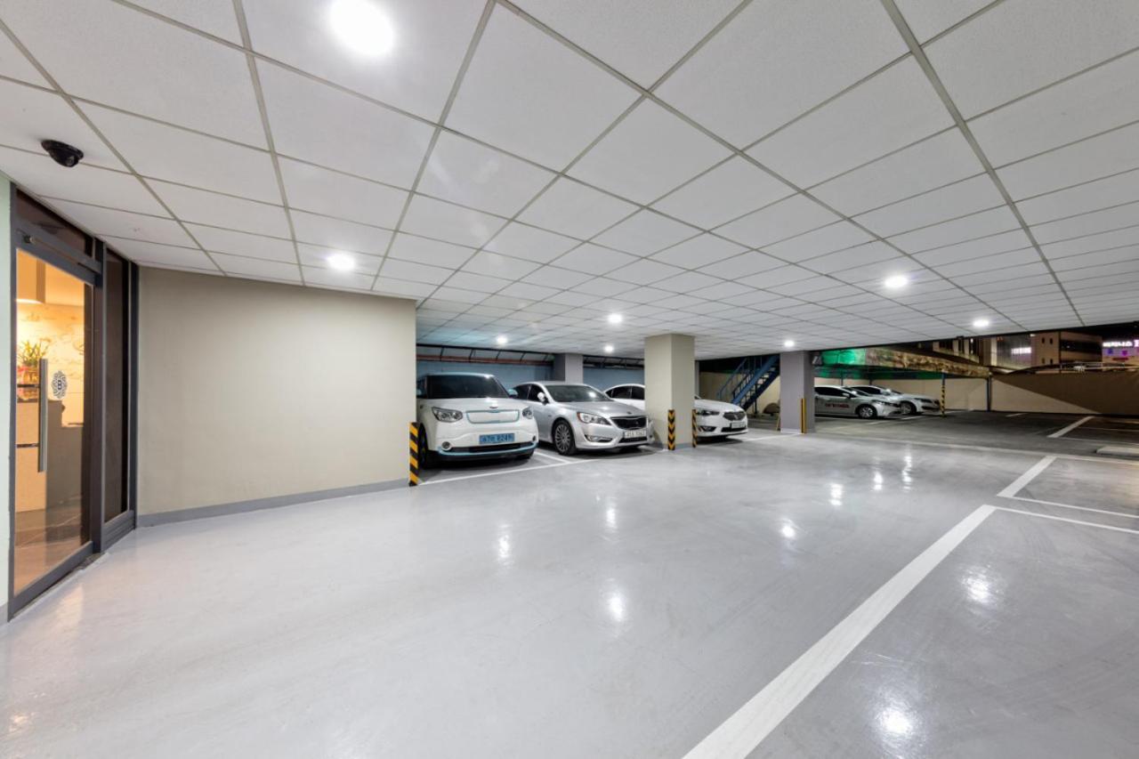 Ballantine Business Hotel Gwangju Metropolitan City Bagian luar foto