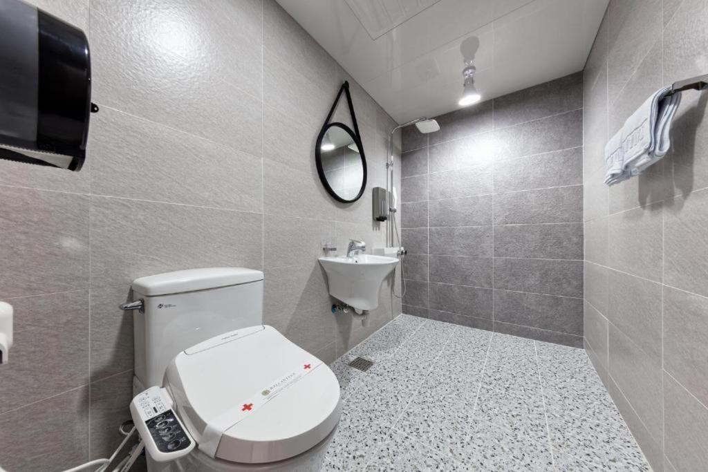 Ballantine Business Hotel Gwangju Metropolitan City Bagian luar foto