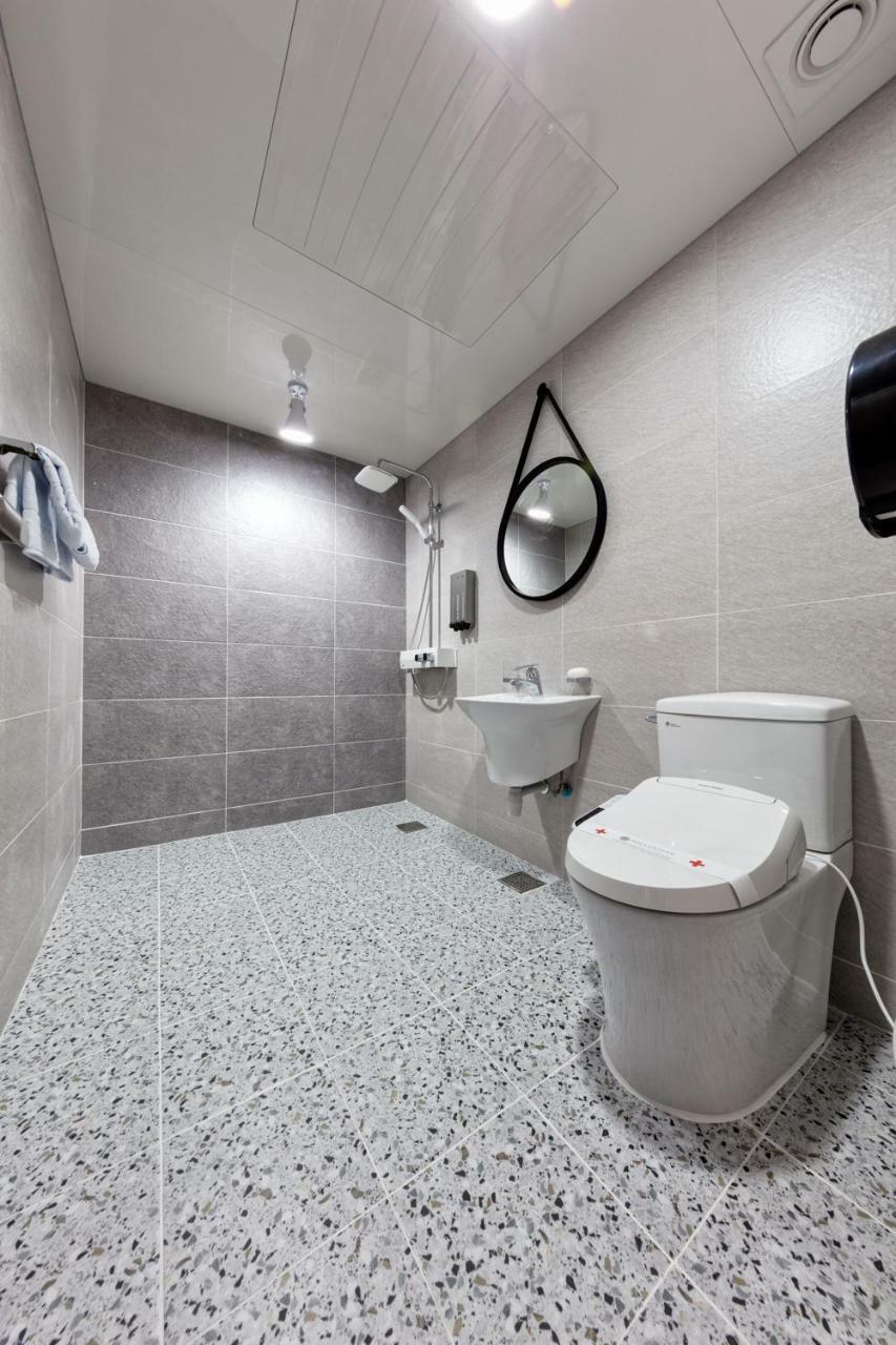 Ballantine Business Hotel Gwangju Metropolitan City Bagian luar foto