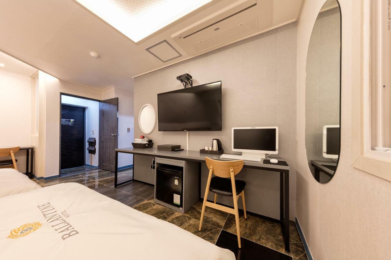 Ballantine Business Hotel Gwangju Metropolitan City Bagian luar foto