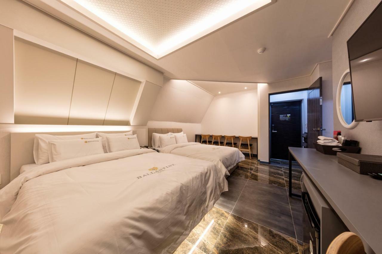 Ballantine Business Hotel Gwangju Metropolitan City Bagian luar foto
