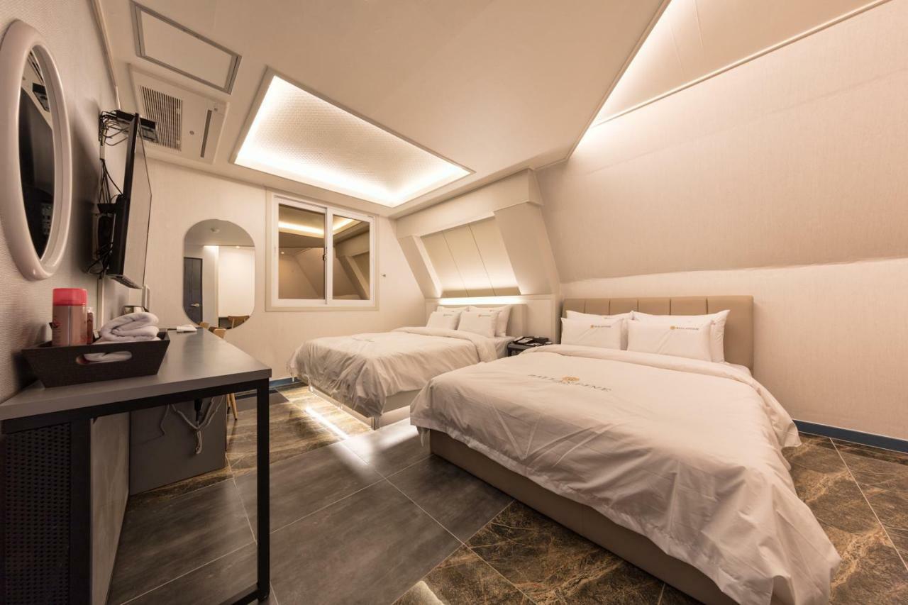 Ballantine Business Hotel Gwangju Metropolitan City Bagian luar foto