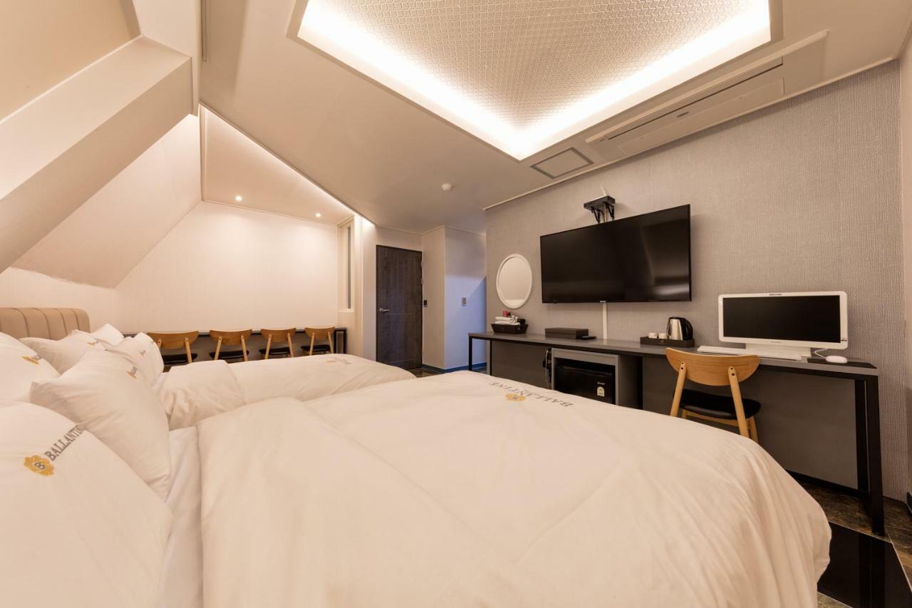 Ballantine Business Hotel Gwangju Metropolitan City Bagian luar foto