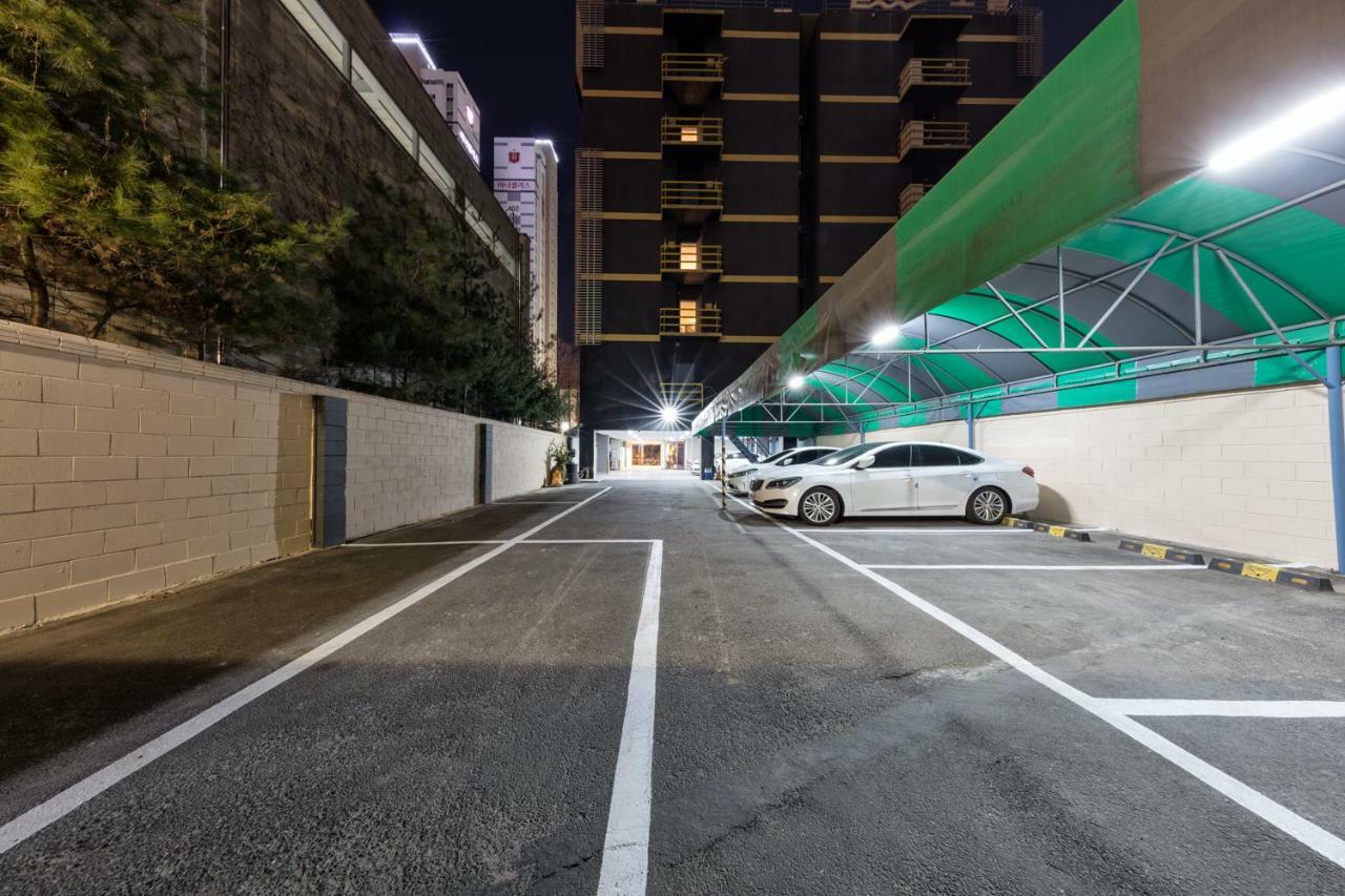 Ballantine Business Hotel Gwangju Metropolitan City Bagian luar foto