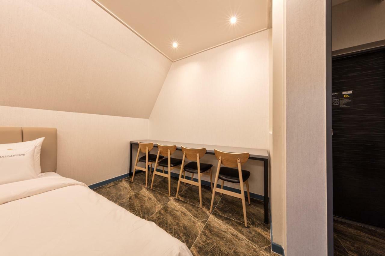 Ballantine Business Hotel Gwangju Metropolitan City Bagian luar foto