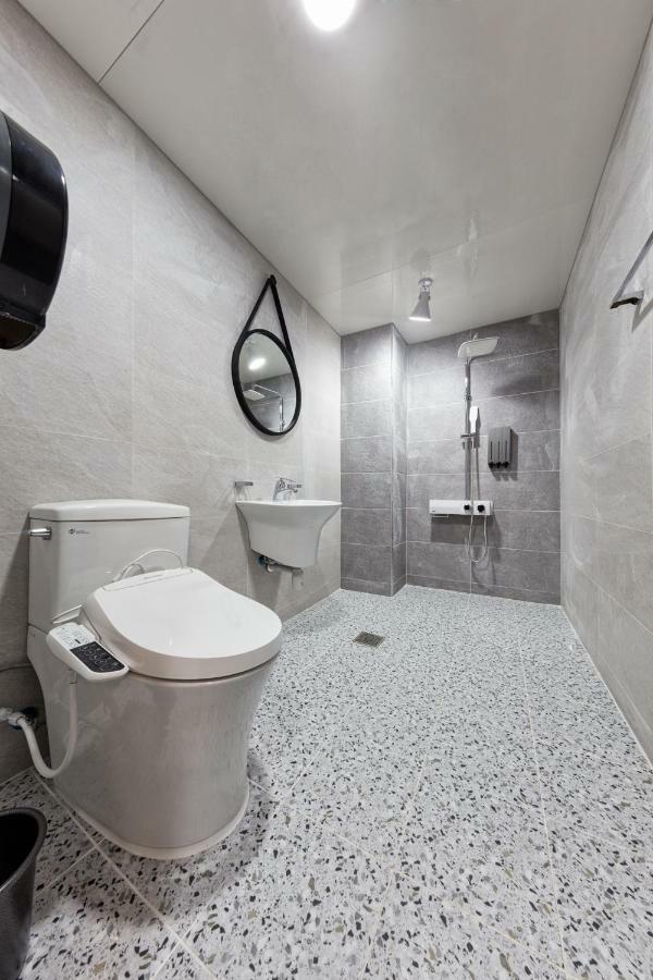 Ballantine Business Hotel Gwangju Metropolitan City Bagian luar foto