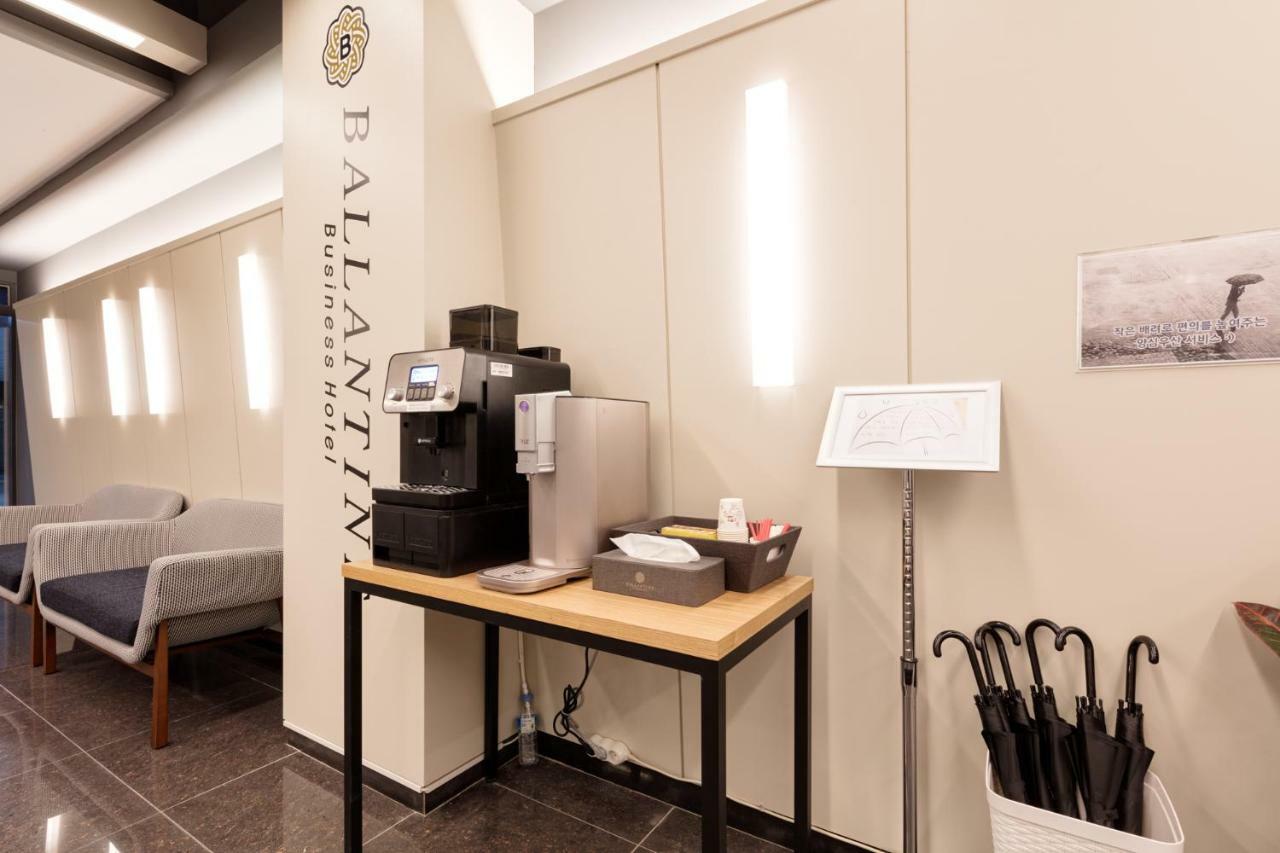 Ballantine Business Hotel Gwangju Metropolitan City Bagian luar foto