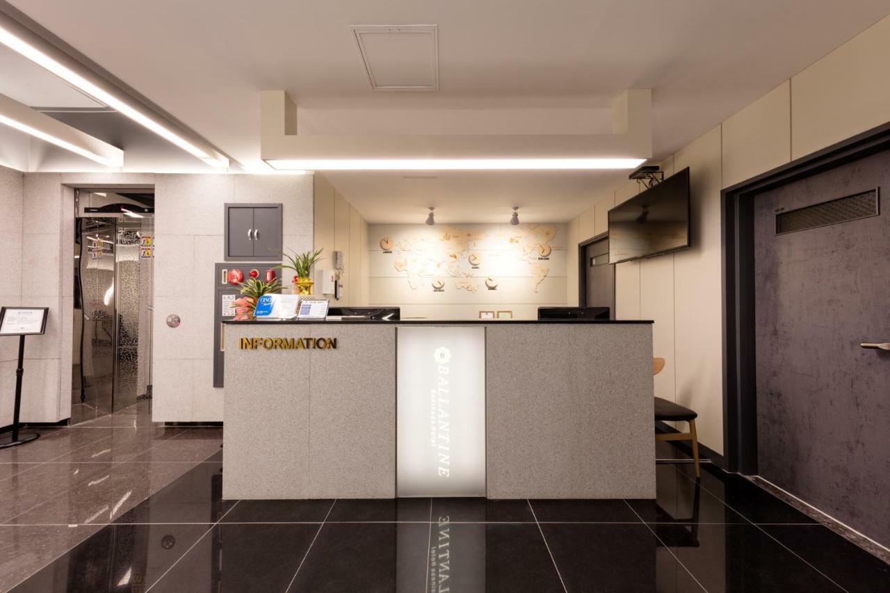 Ballantine Business Hotel Gwangju Metropolitan City Bagian luar foto