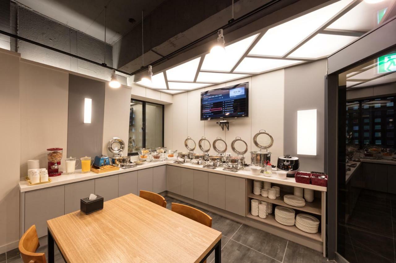 Ballantine Business Hotel Gwangju Metropolitan City Bagian luar foto