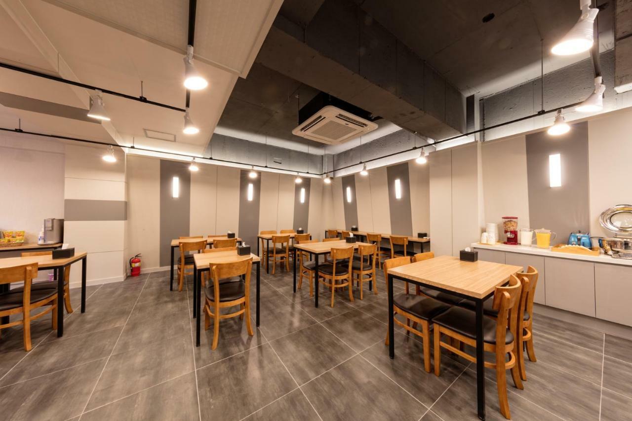 Ballantine Business Hotel Gwangju Metropolitan City Bagian luar foto