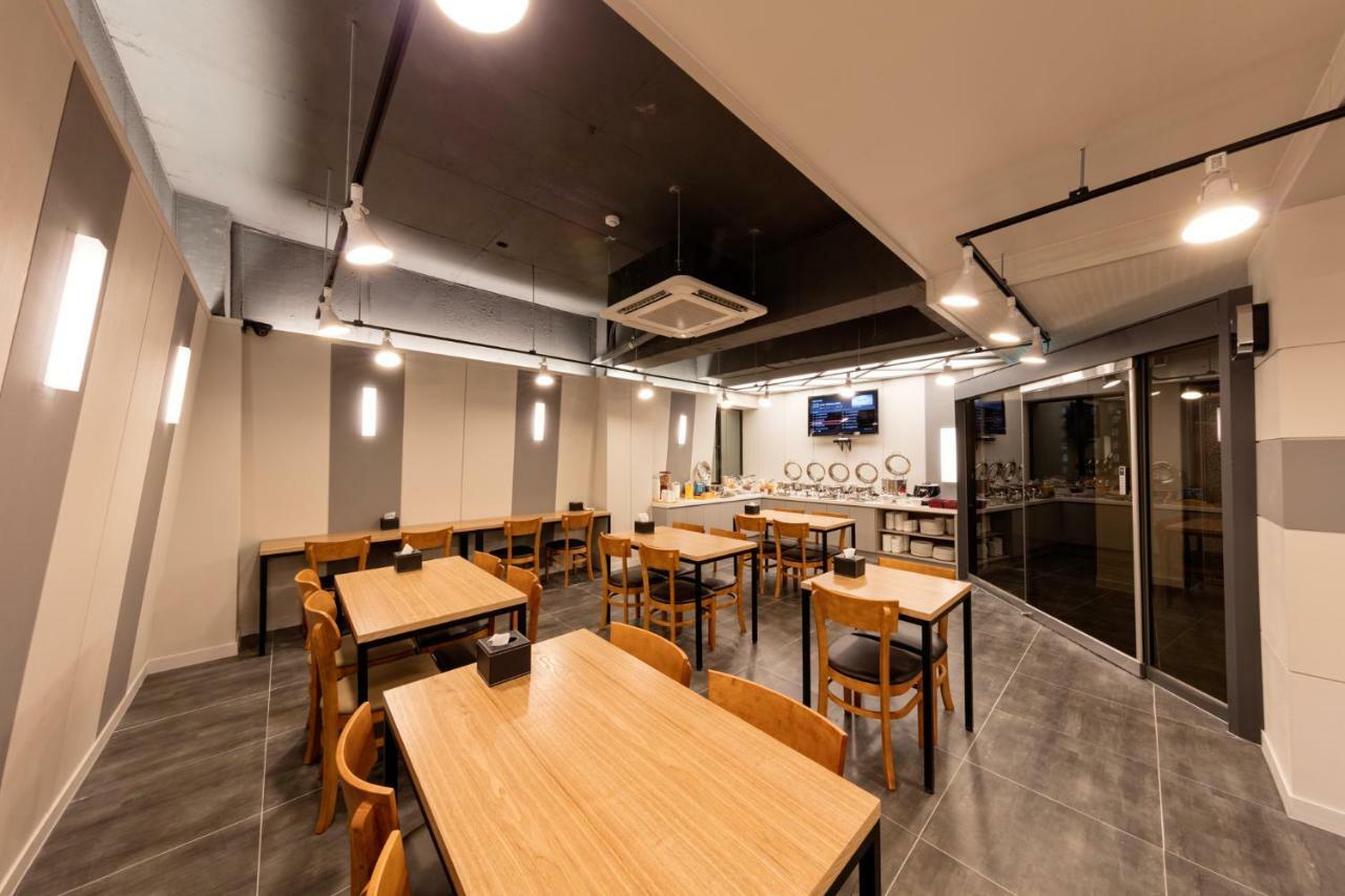 Ballantine Business Hotel Gwangju Metropolitan City Bagian luar foto